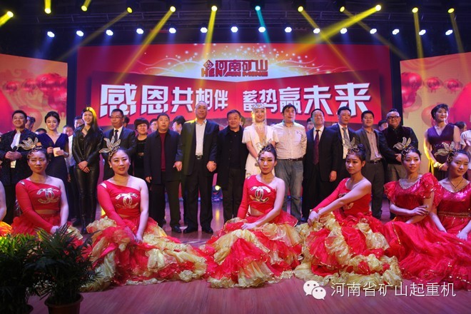 各位領(lǐng)導(dǎo)、嘉賓及公司領(lǐng)導(dǎo)與演員合影留念.jpg